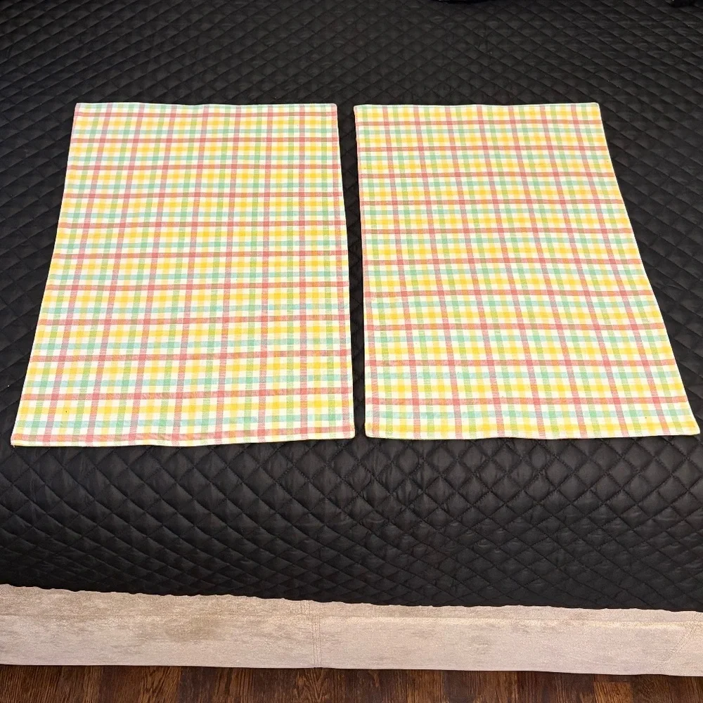 Pier 1 Set of 2 Reversible Plaid Placemats